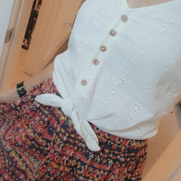 HOST PICK 💕 White Lace Front Tie Tank - Picture 8 of 8